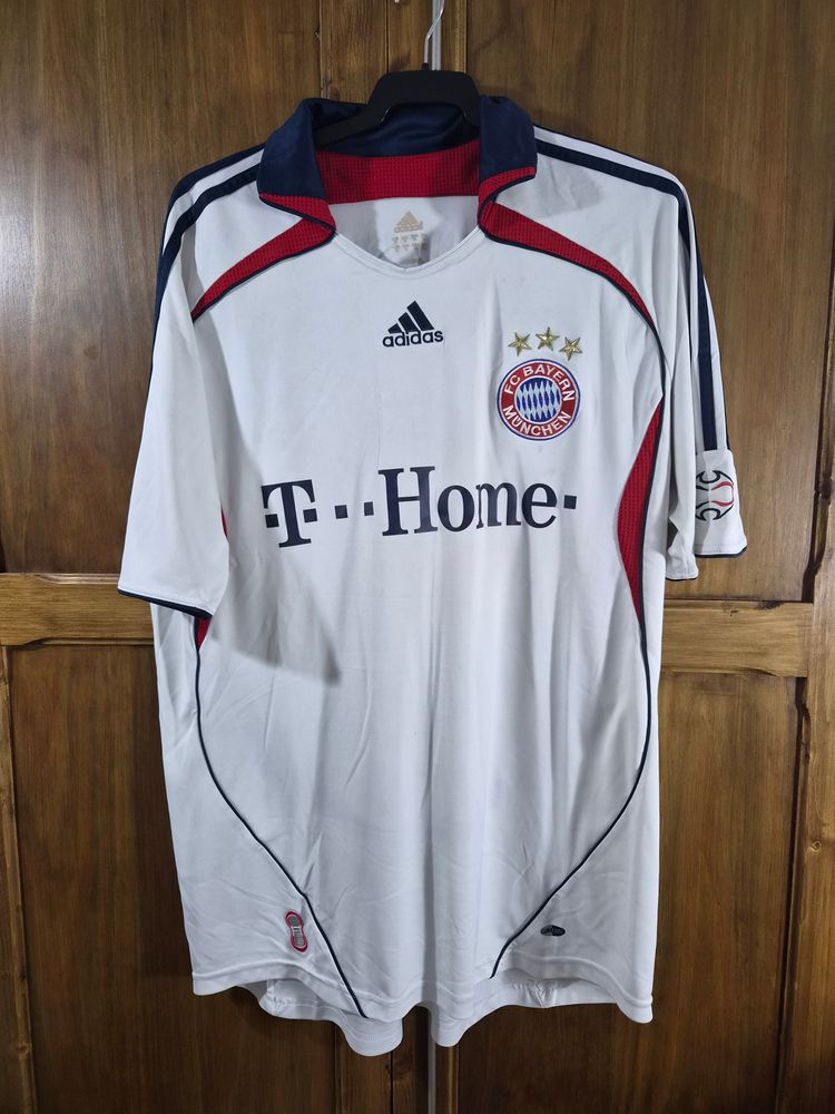 Adidas Bayern Munich Football Shirt image 1