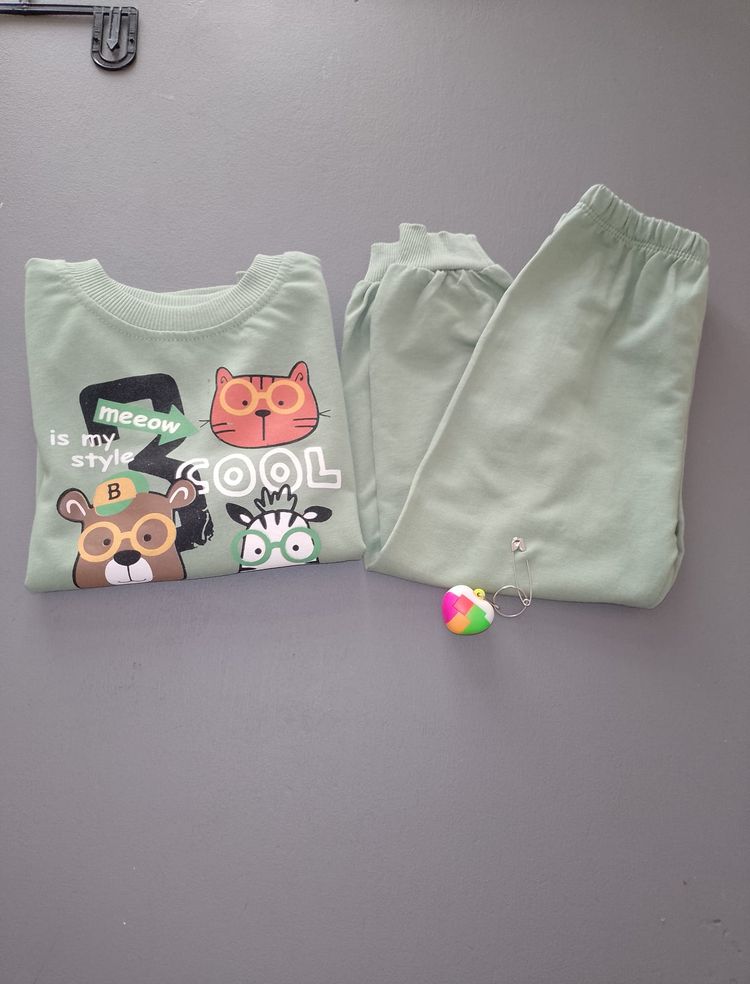 Kids Green Sweatshirt And Sweatpants Set image 1