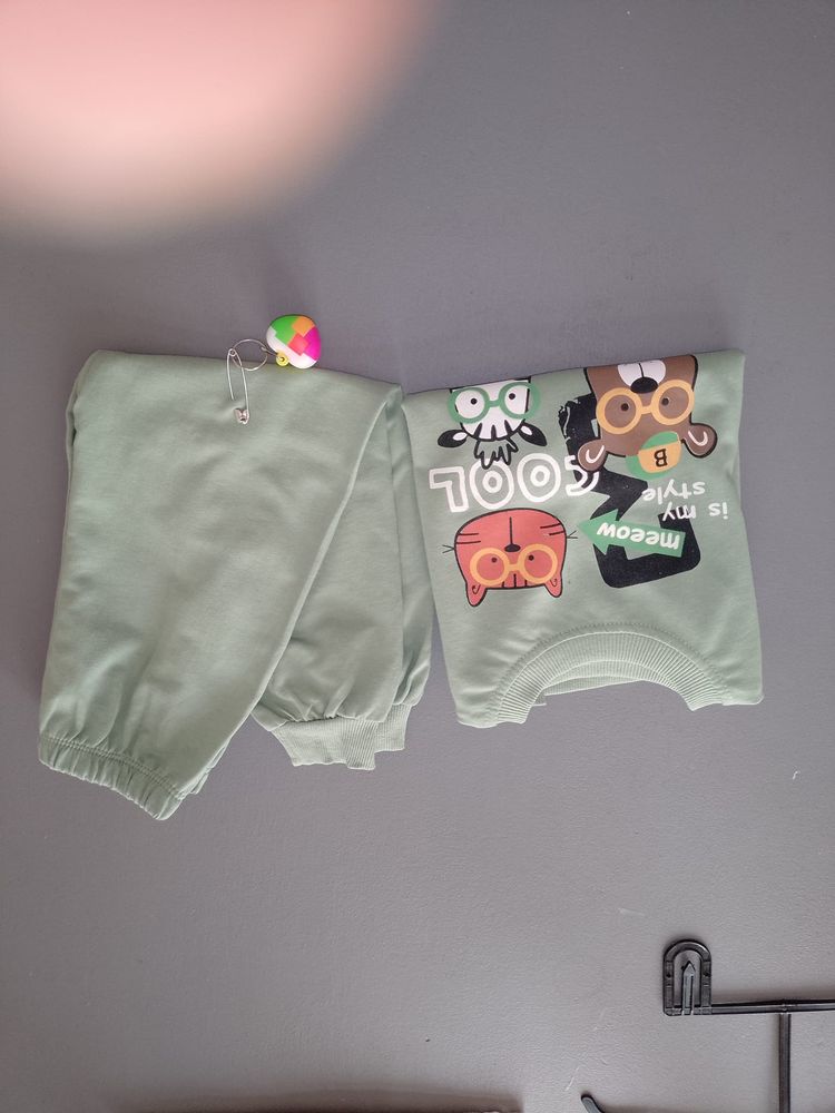 Kids Green Sweatshirt And Sweatpants Set image 7