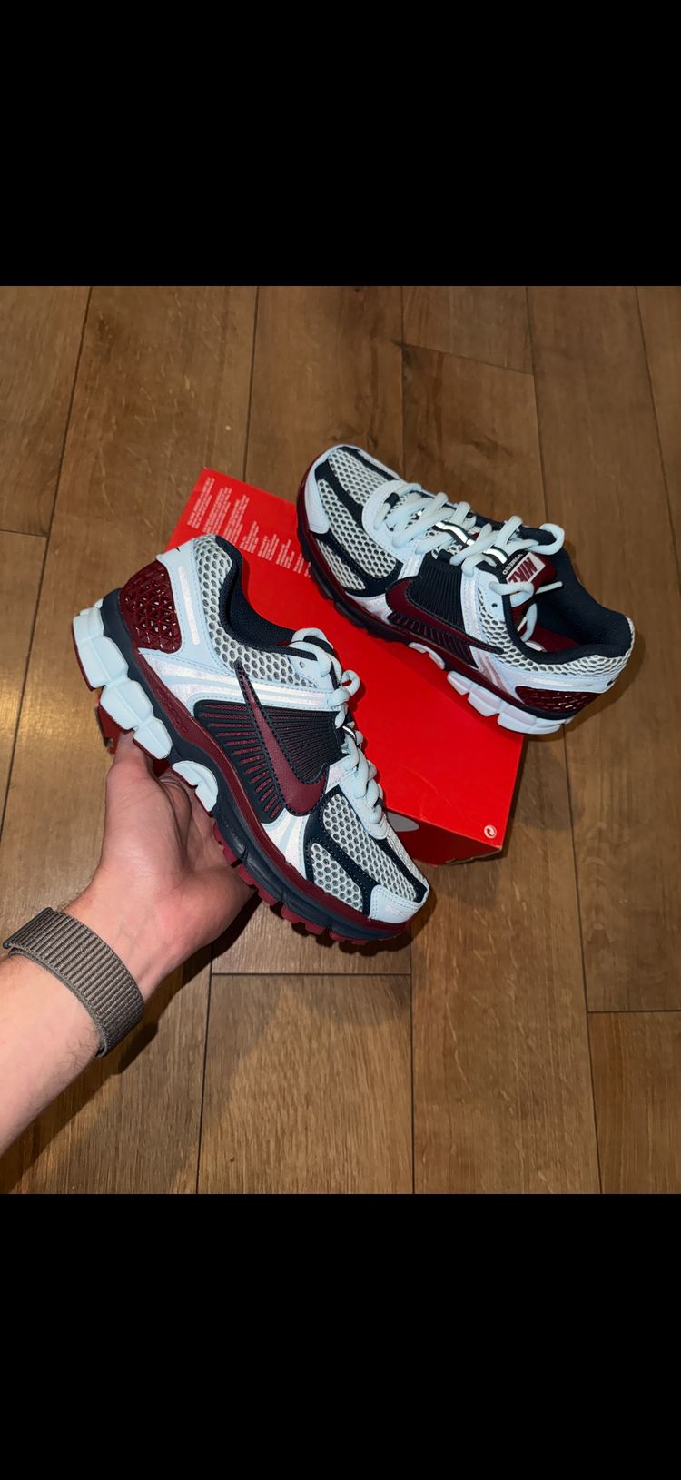 Nike Nike Zoom Vomero 5 ARMORY NAVY/EAM RED MARINE ARMURE EQUIPE ROUGE product image