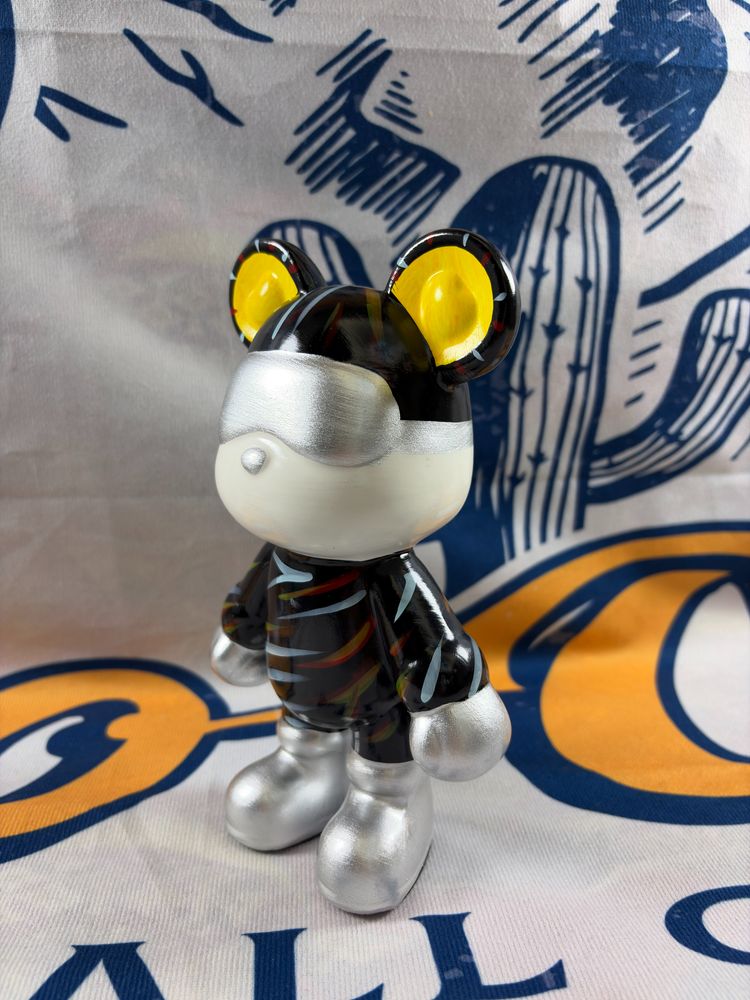 Immagine di Black And Silver Bear Figurine With Yellow Ears 3