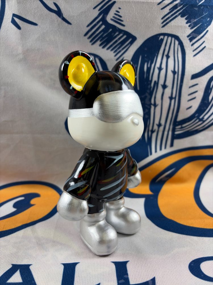 Immagine di Black And Silver Bear Figurine With Yellow Ears 2