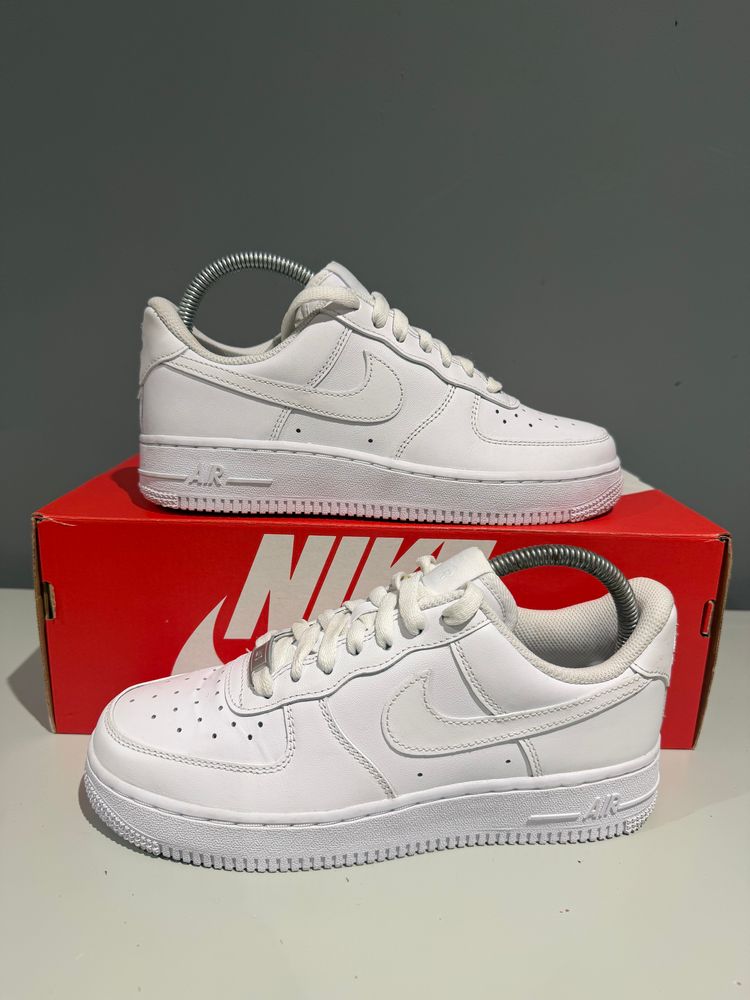 Immagine di Nike Air Force 1 Low '07 White UK 4.5 (No Box) 1