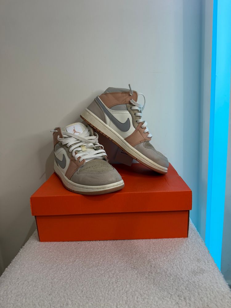 Nike Air Jordan 1 Mid [size 40]