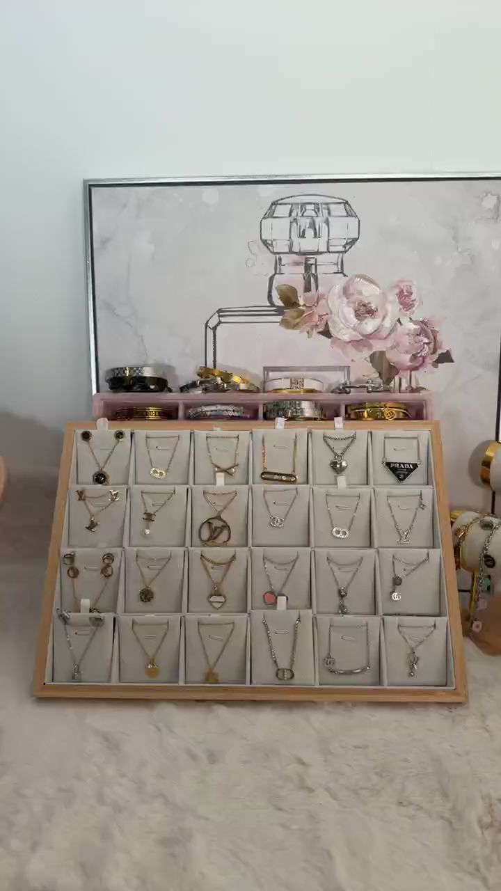 Necklace live image 1