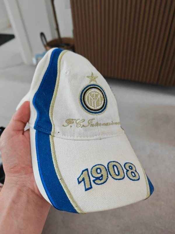 White And Blue Baseball Cap With Embroidery obraz 1