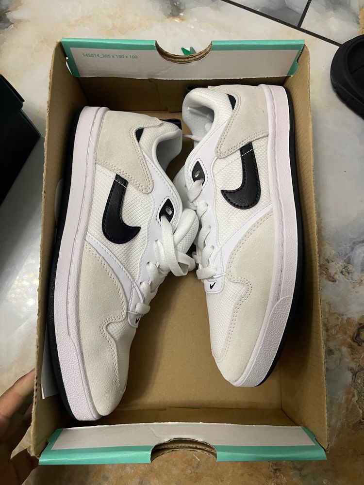 Nike Wmns Nike Sb Alleyoop Sneakers product image
