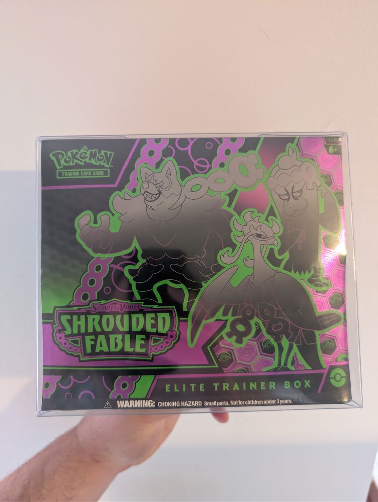 Pokémon Shrouded Fable Elite Trainer Box