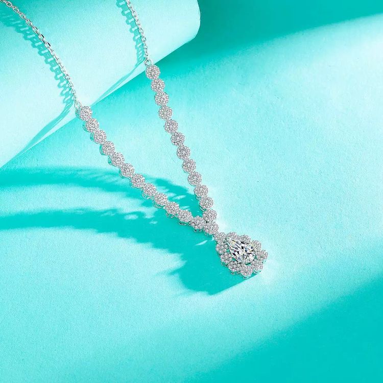 Silver Necklace With Teardrop Pendant 2