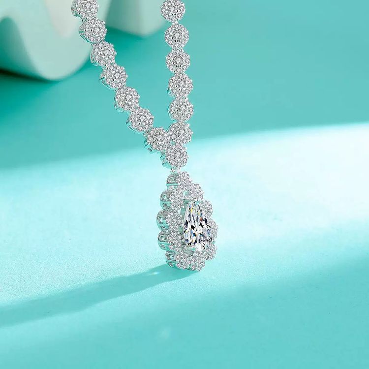 Silver Necklace With Teardrop Pendant 3