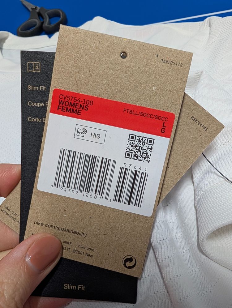 Nike Dri-FIT ADv damska koszulka sportowa retro geometryczna biała imagen 3