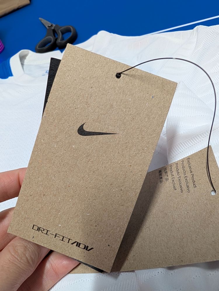 Nike Dri-FIT ADv damska koszulka sportowa retro geometryczna biała imagen 4