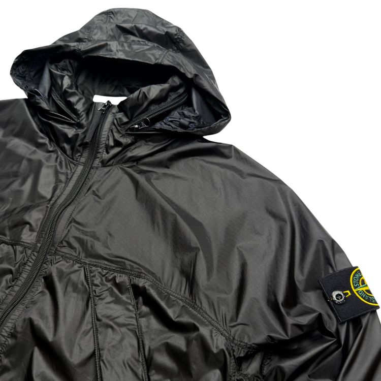 Immagine di A/W 25 Stone Island Ripstop Light HT Nylon Windbreaker Jacket - Black 9