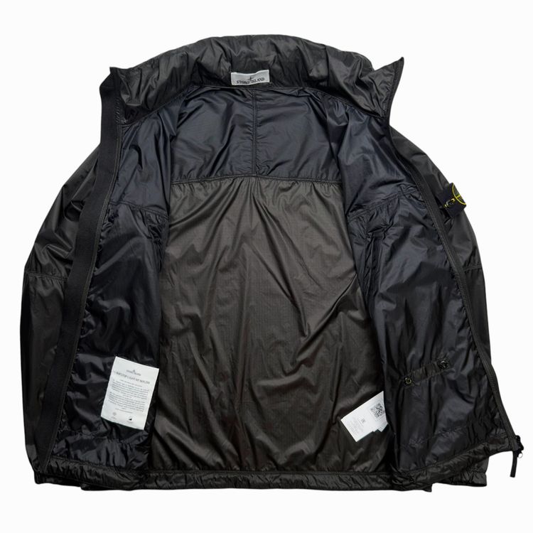 Immagine di A/W 25 Stone Island Ripstop Light HT Nylon Windbreaker Jacket - Black 3