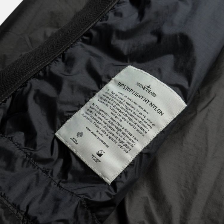 Immagine di A/W 25 Stone Island Ripstop Light HT Nylon Windbreaker Jacket - Black 10