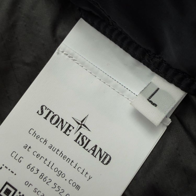 Immagine di A/W 25 Stone Island Ripstop Light HT Nylon Windbreaker Jacket - Black 11