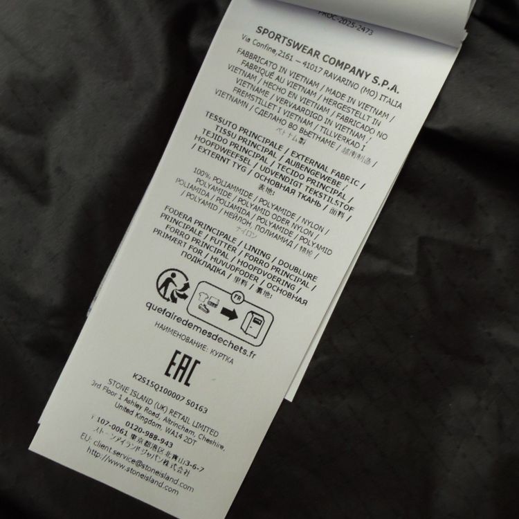 Immagine di A/W 25 Stone Island Ripstop Light HT Nylon Windbreaker Jacket - Black 8