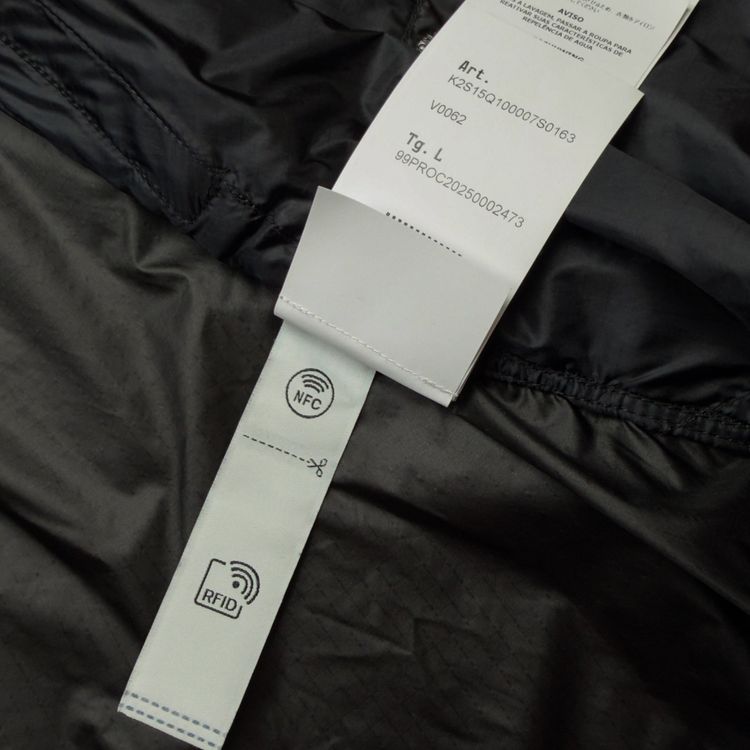 Immagine di A/W 25 Stone Island Ripstop Light HT Nylon Windbreaker Jacket - Black 5