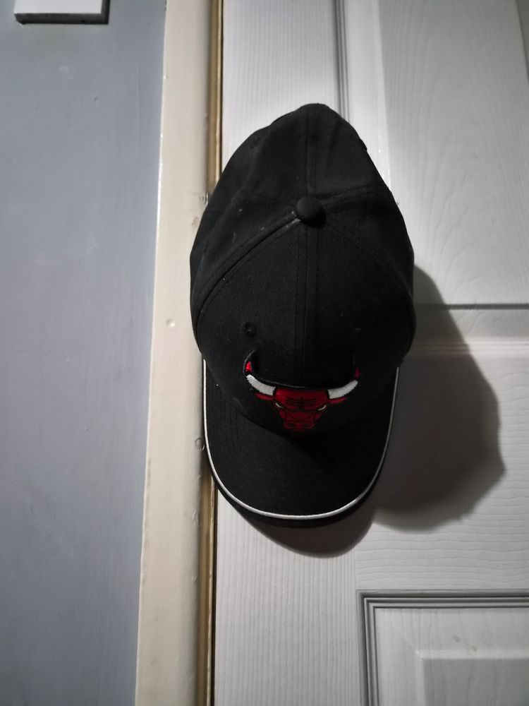 Chicarg bulls Black Baseball Cap With Red Bull Logo