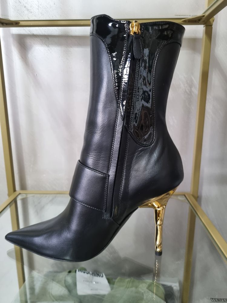 Immagine di Moschino Couture Black Leather Ankle Boots With Gold Buckle And Heel 4