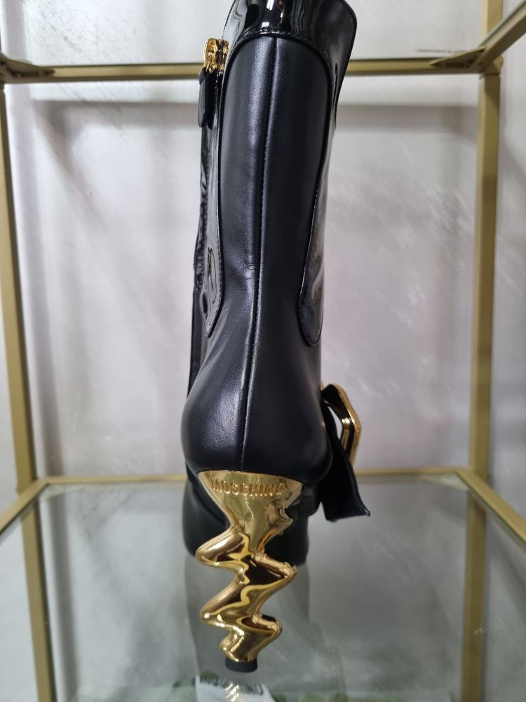Immagine di Moschino Couture Black Leather Ankle Boots With Gold Buckle And Heel 2