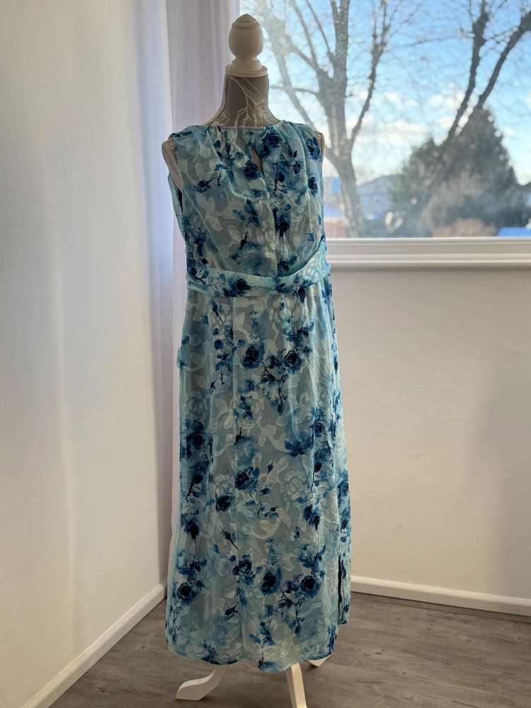 Girl In Mind Blue Floral Sleeveless Dress Size 16
