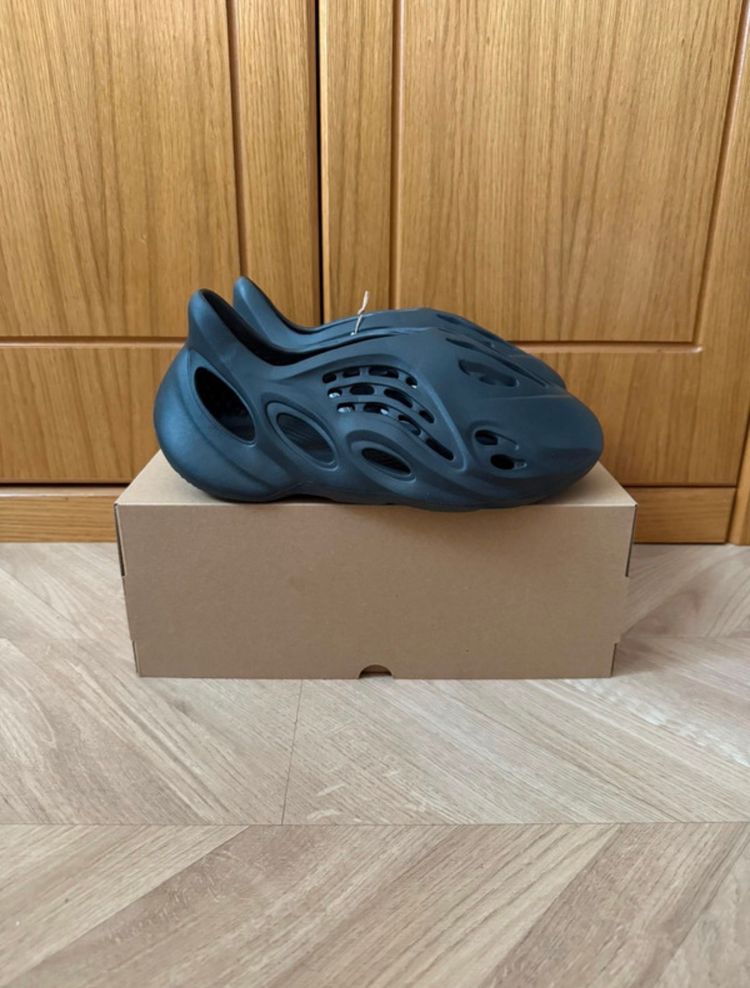 Adidas Yeezy Foam Runner Onyx HP8739 – 44 2/3 image 1