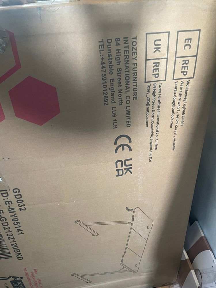 Computer desk 
