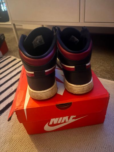 Nike Air Jordan 1 Mid Sneakers