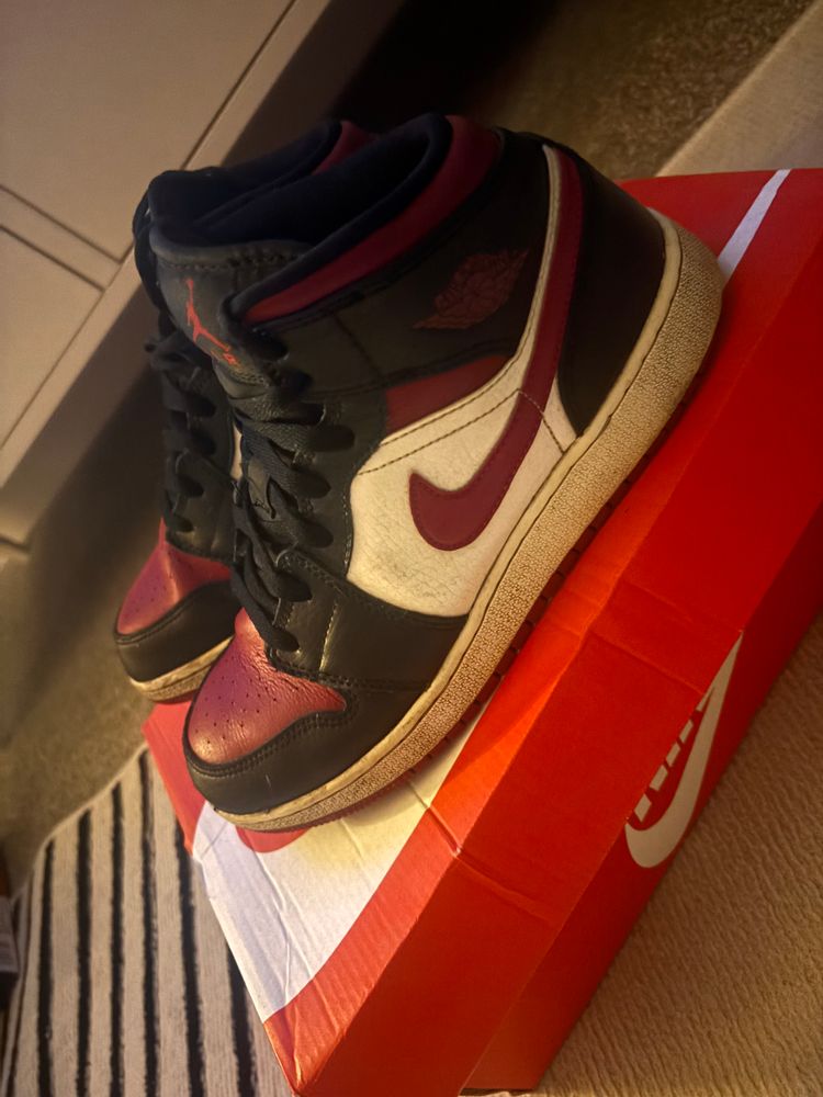 Nike Air Jordan 1 Mid Sneakers image 2