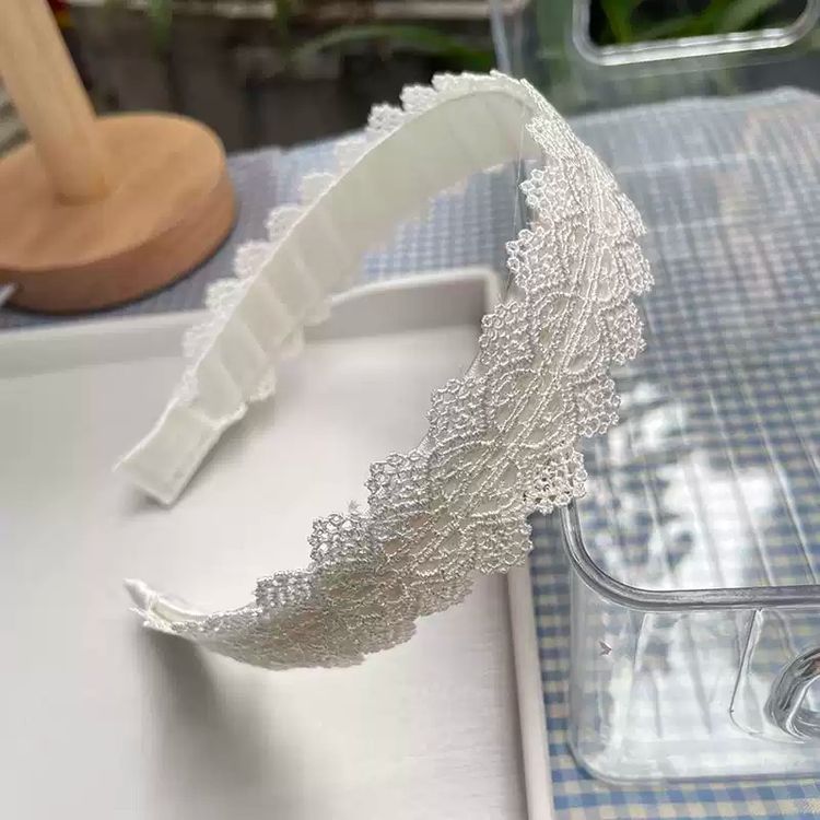Immagine di White Lace Headbands 2