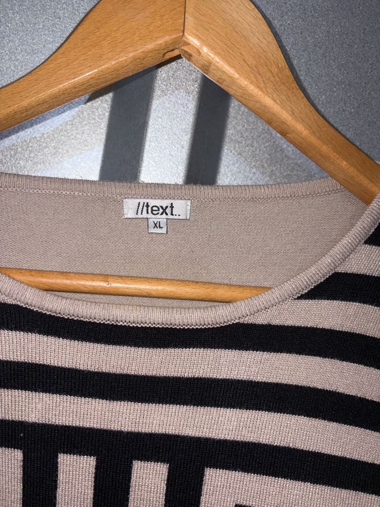 //Text. Xl Long Sleeve Top obraz 2