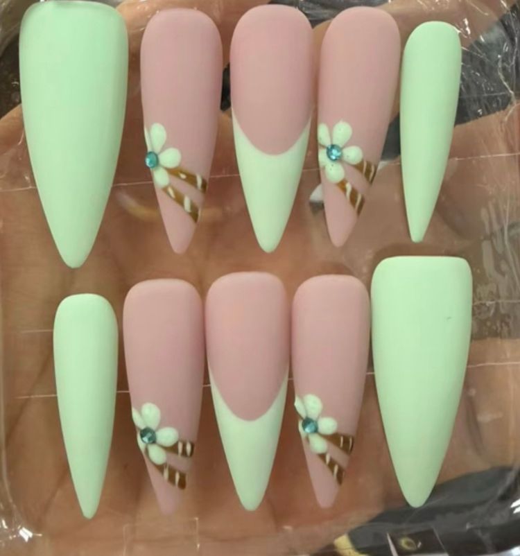 Mint Floral Press-On Nails | Medium | Acrylic imagen 2