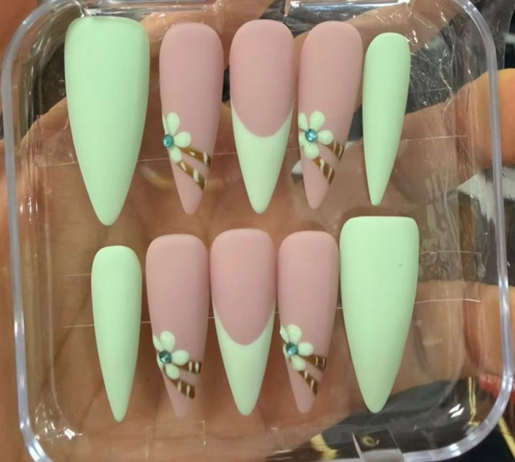 Mint Floral Press-On Nails | Medium | Acrylic image 1