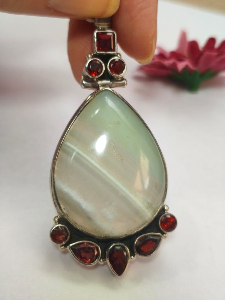 Colgante plata de LEY 925 - SERPENTINA Y GRANATE-
