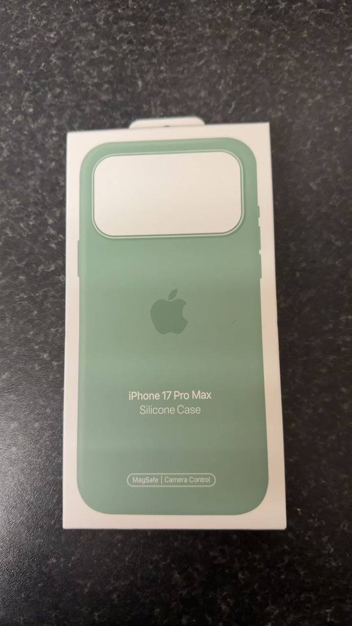 Apple iPhone 17 Pro Max Silicone Case-MagSafe -light moss colour imagen 1