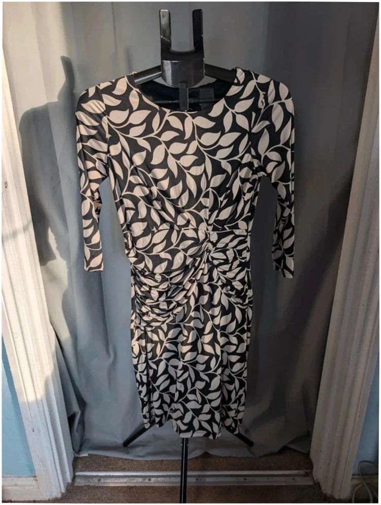 Laura Ashley Archive Black White Leaf Print Ruched Midi Dress UK 8 S image 1