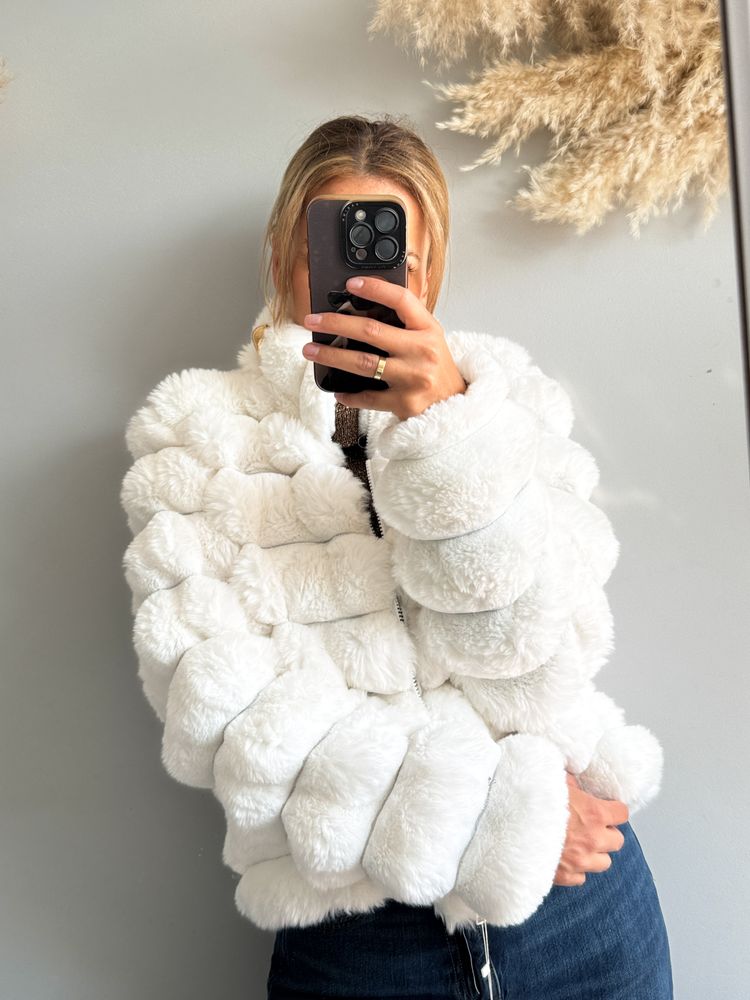 Puffa Puszysta biała kurtka futrzama z kapturem na zamek jesienna z podszewką product image