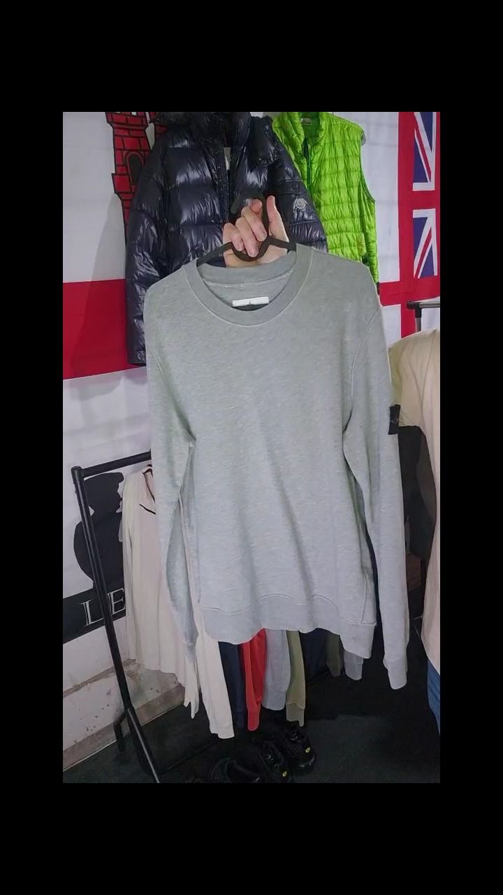 Other SI medium sweater product image