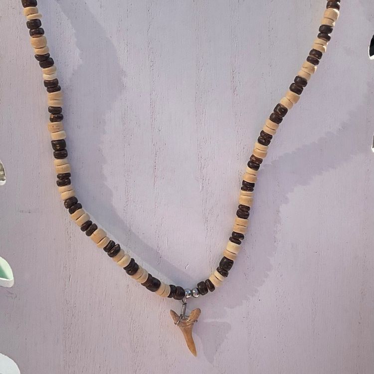 Beaded Necklace With Tooth Pendant imagen 3