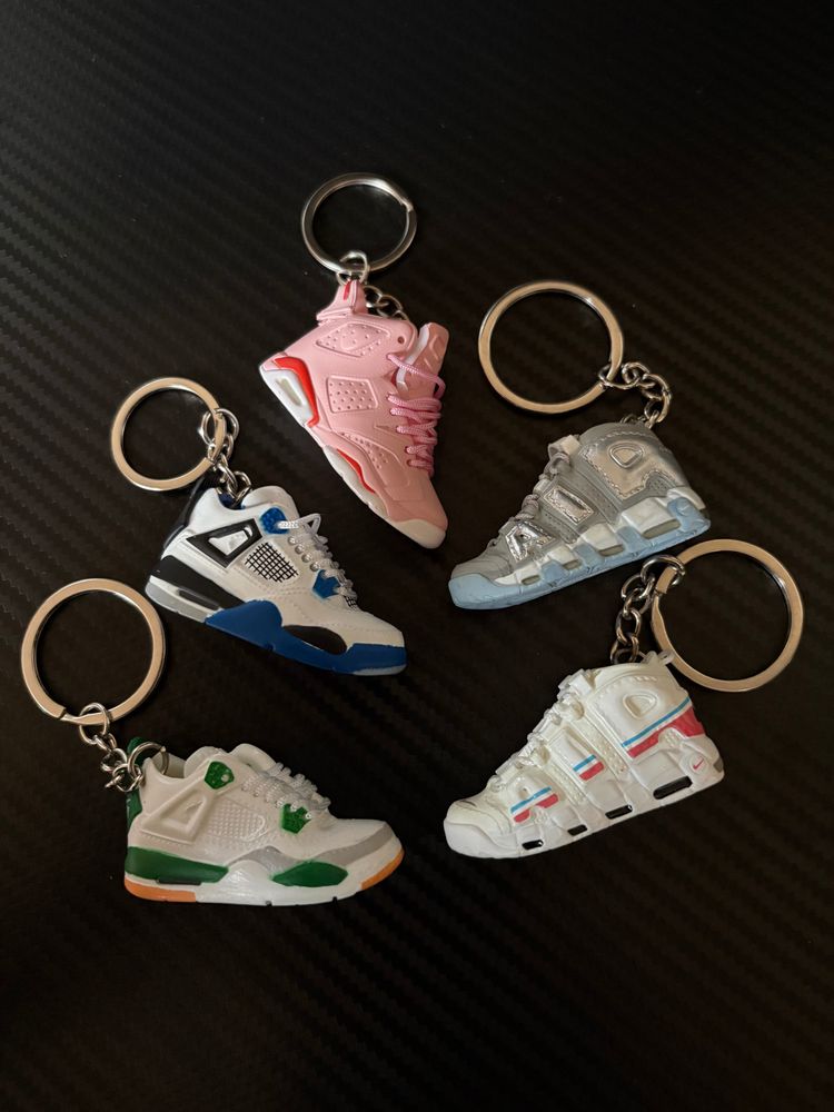 3D Mini Nike Sneaker Keychains. Choose 1 (Each sold individually) imagen 1