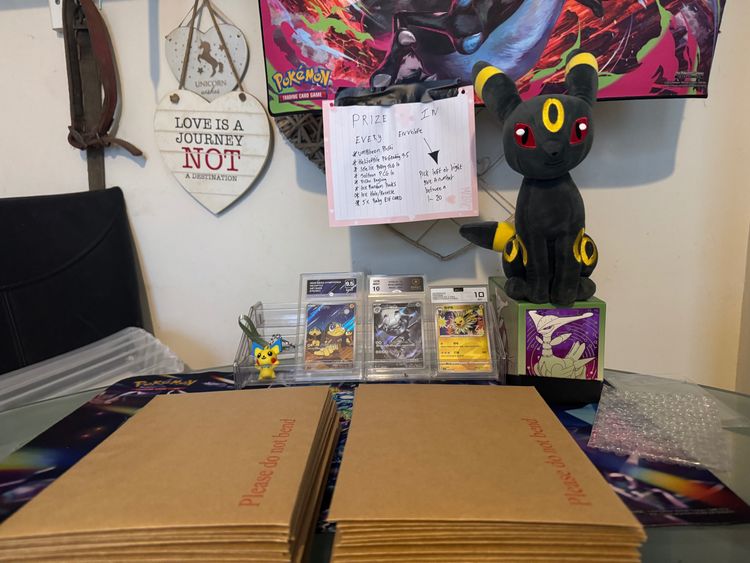 Followers Givy - Meowth Figure + 2 coins  