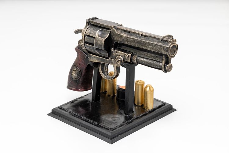 The Samaritan Hellboy's Gun Resin Replica With Stand 2