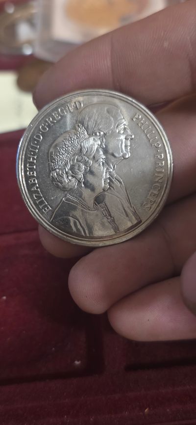 £5 pound Commemorative Coin £7