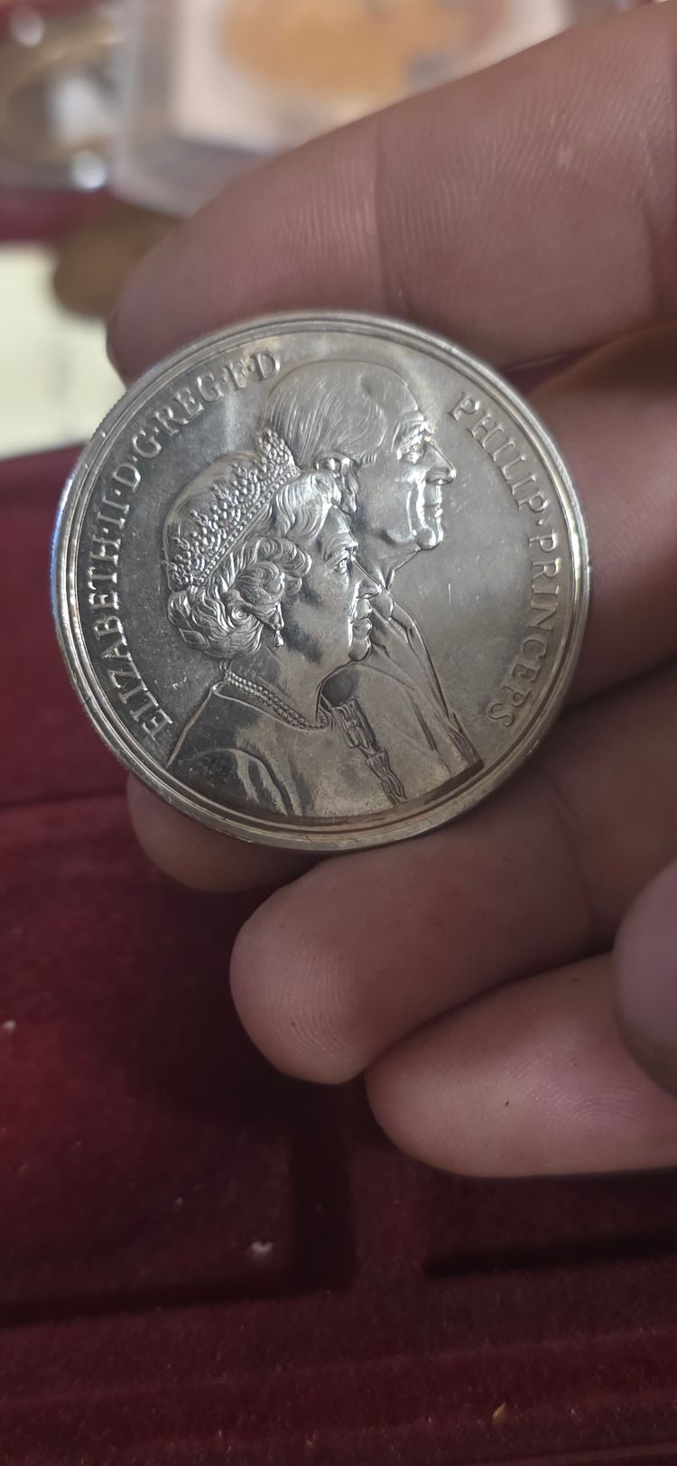 £5 pound Commemorative Coin £7 2