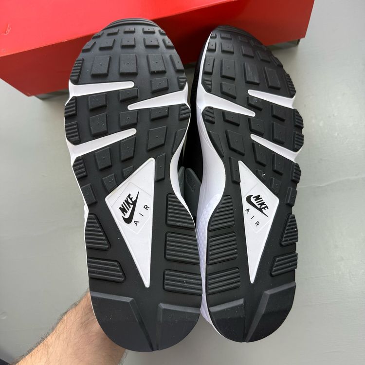 Immagine di Nike Air Huarache Size UK 10 J22 Black Cool Grey White Men's Trainers DR0154-001 3