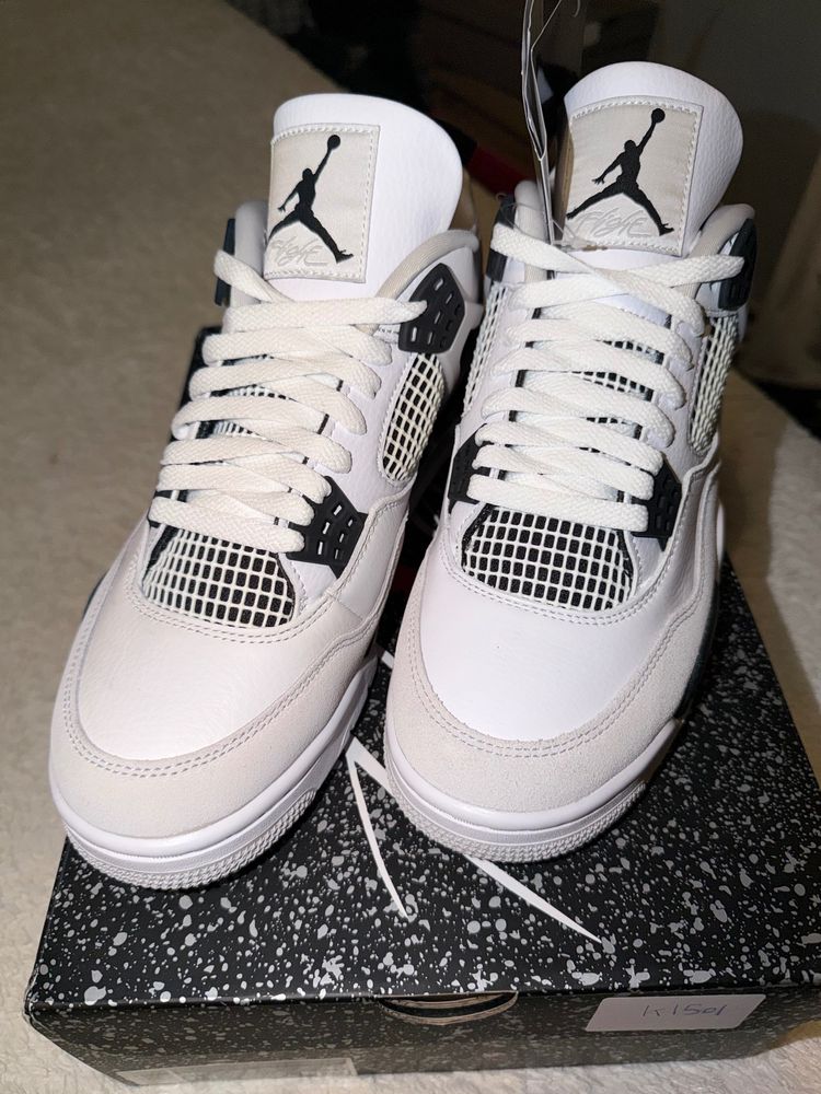 Air Jordan 4 Retro “Military Black”