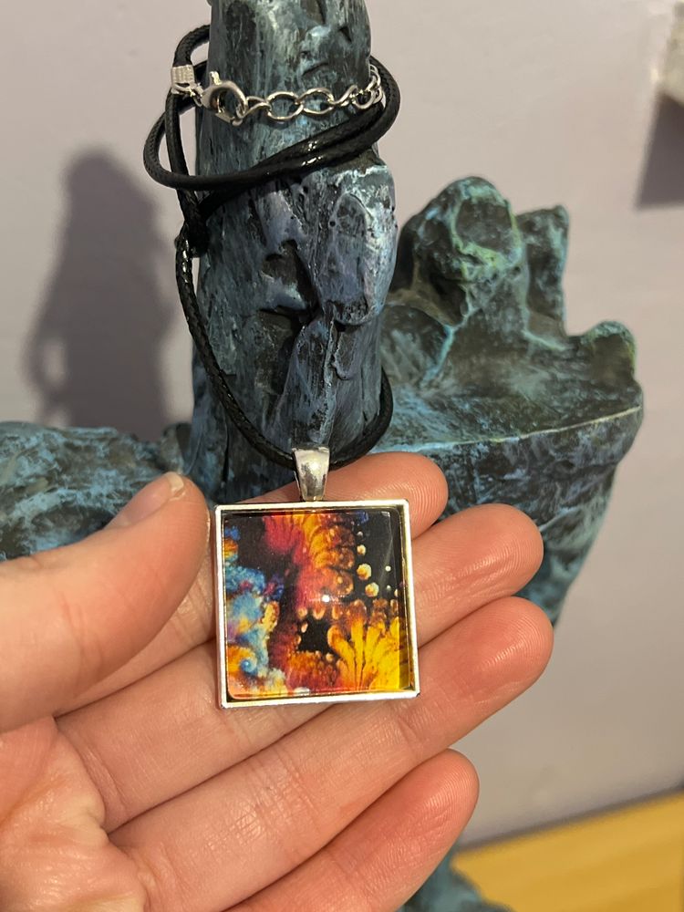 BEAUTIFUL UNIQUE GLASS NECKLACE HANDMADE