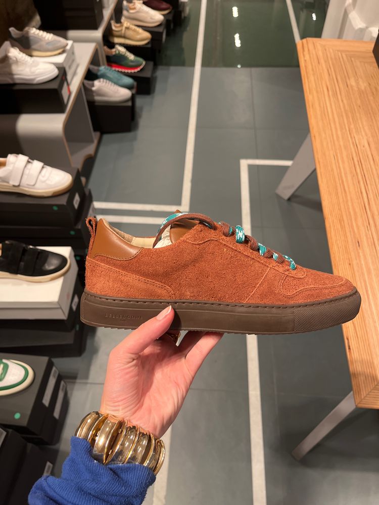 B0 hairy suede tan 