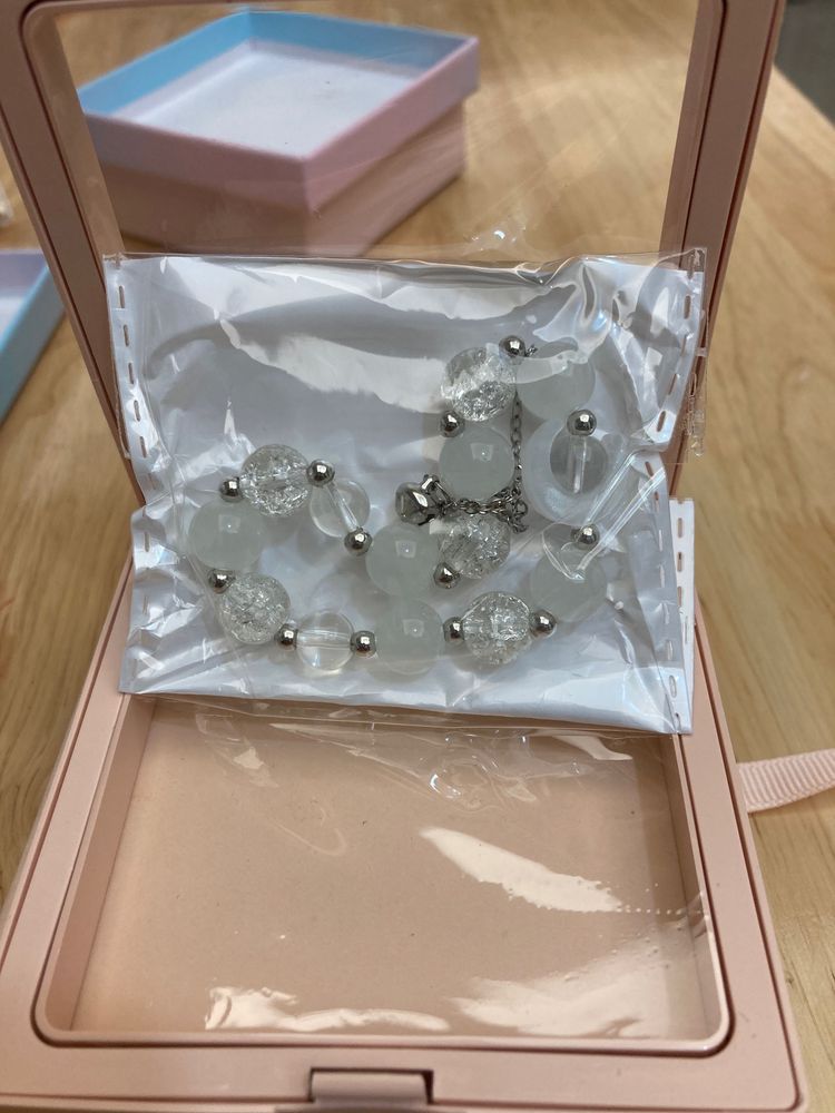 Immagine di White And Clear Bead Bracelet 3
